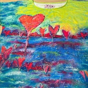 Ladies “Leona Lovegrove” graphic tee shirt with batwing sleeves. Size M